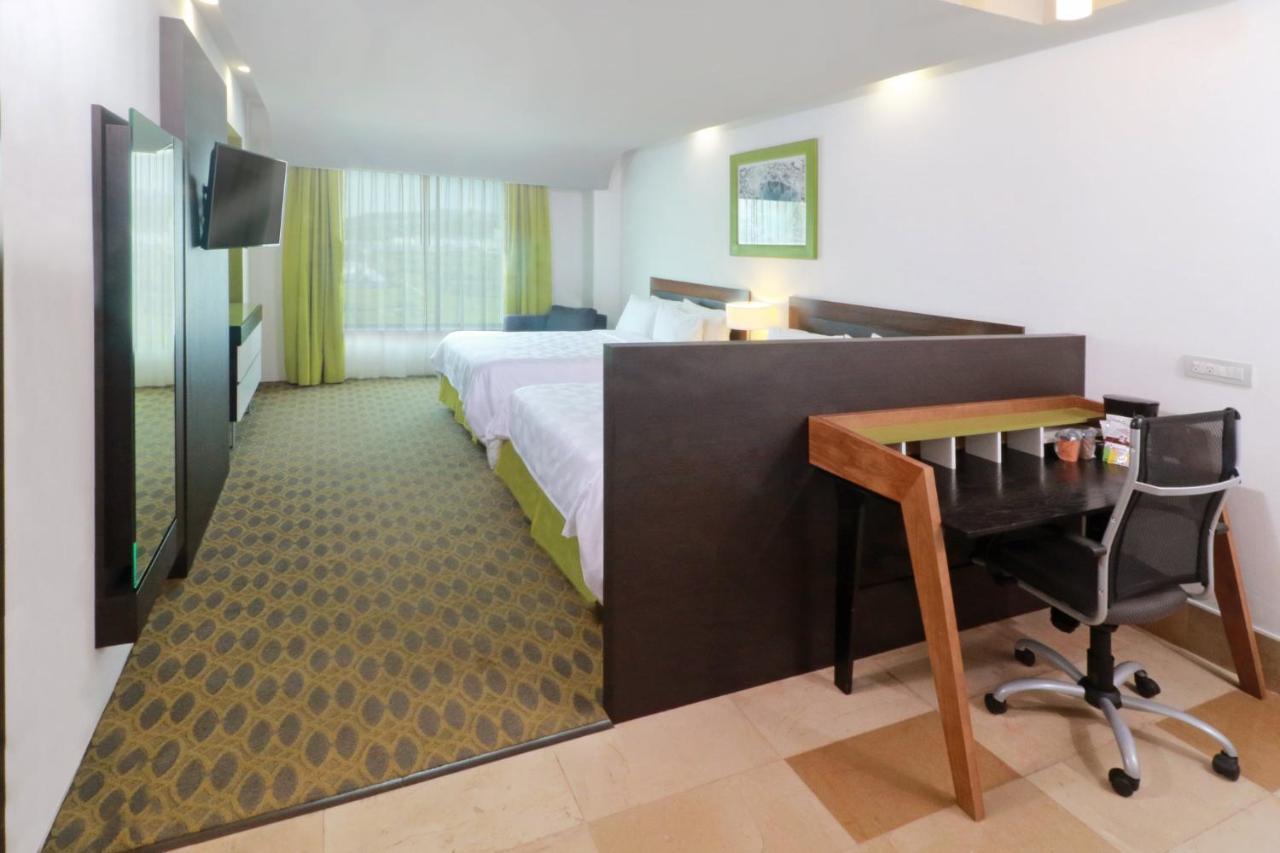 Hotel Queretaro Zona Krystal By Ihg 5*