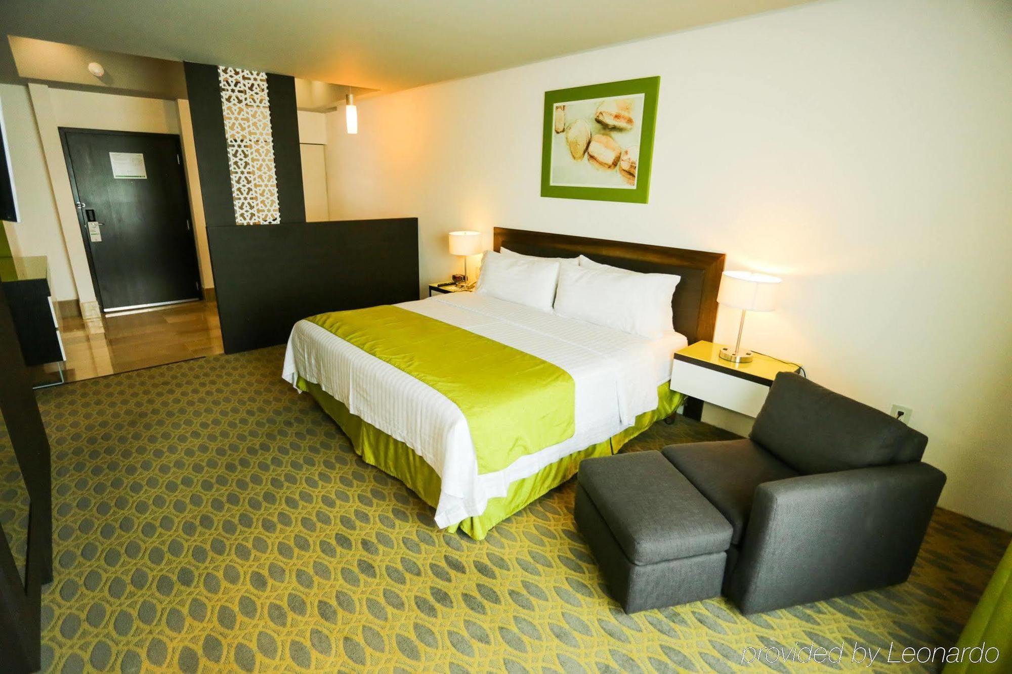 Hotel Queretaro Zona Krystal By Ihg 5*