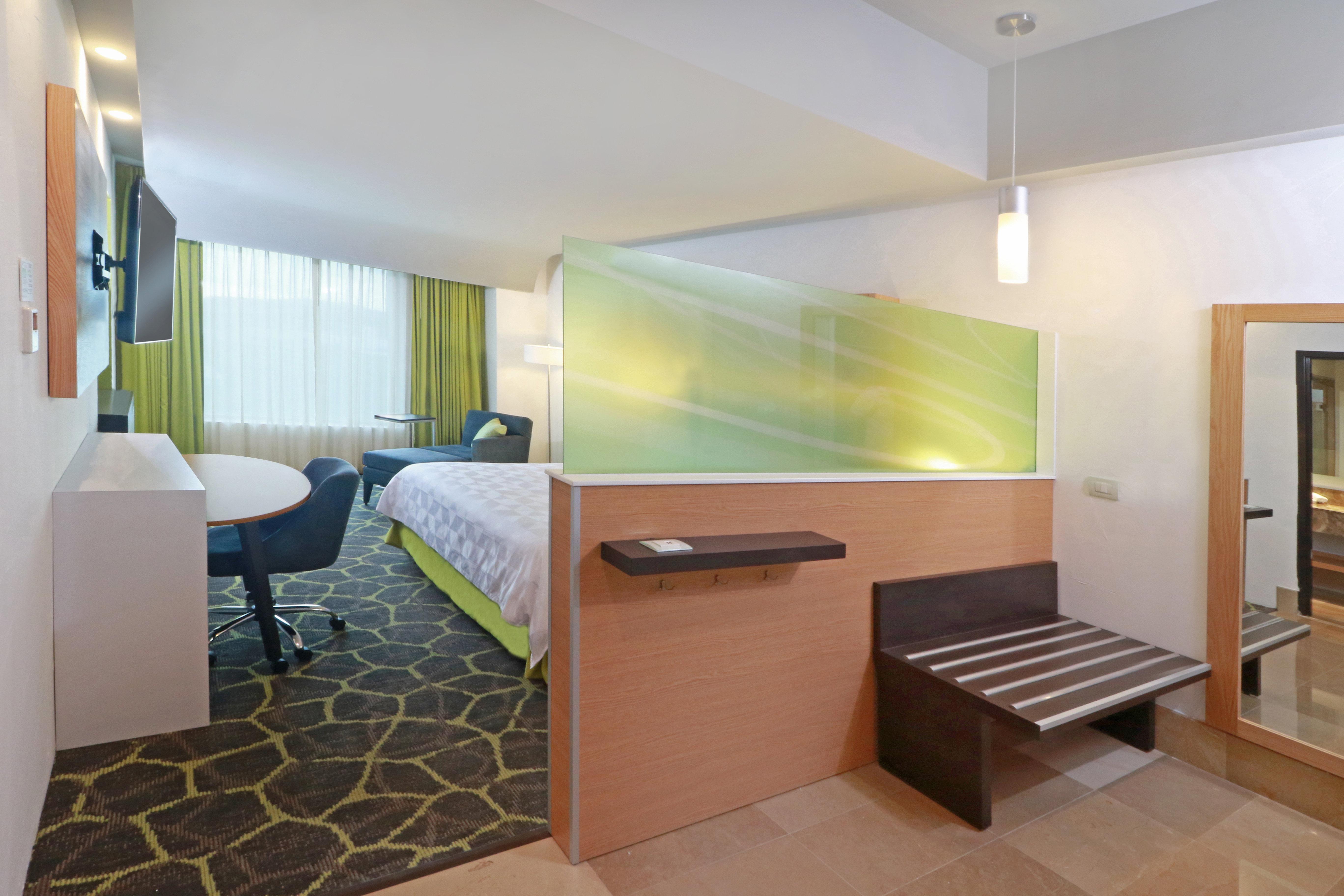 Hotel Queretaro Zona Krystal By Ihg El Salitre
